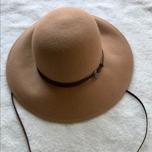 Women’s wool prAna hat